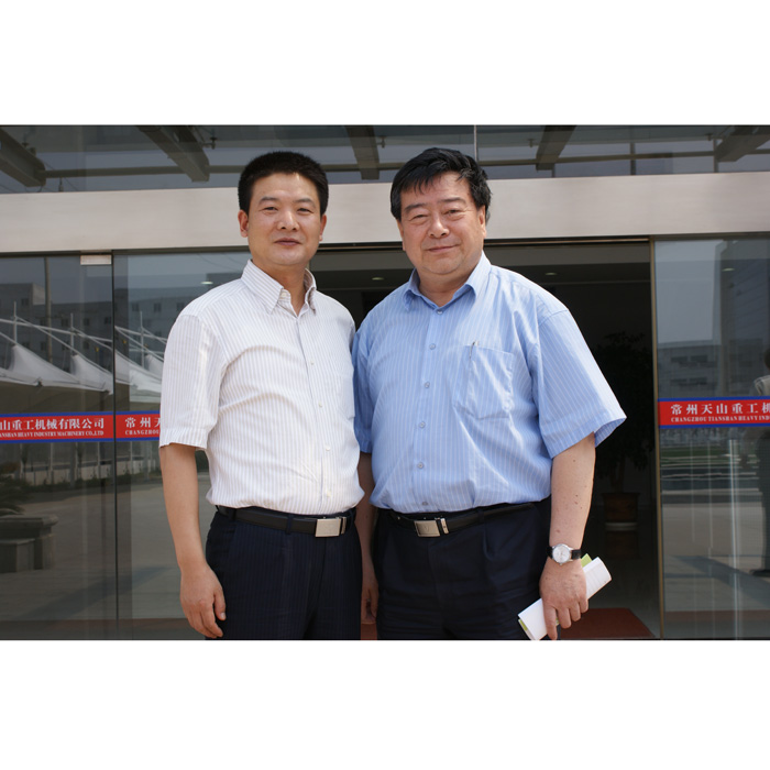 國務(wù)院參事、中國再生能源學(xué)會(huì)理事長石定寰考察天山重工