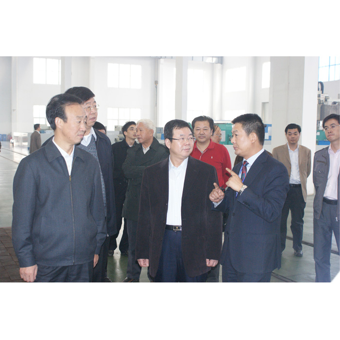 市委書記、東汽集團(tuán)領(lǐng)導(dǎo)參觀